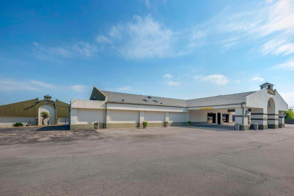 Best Western Post Oak Inn Burnet Exterior photo