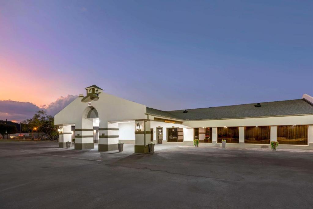 Best Western Post Oak Inn Burnet Exterior photo